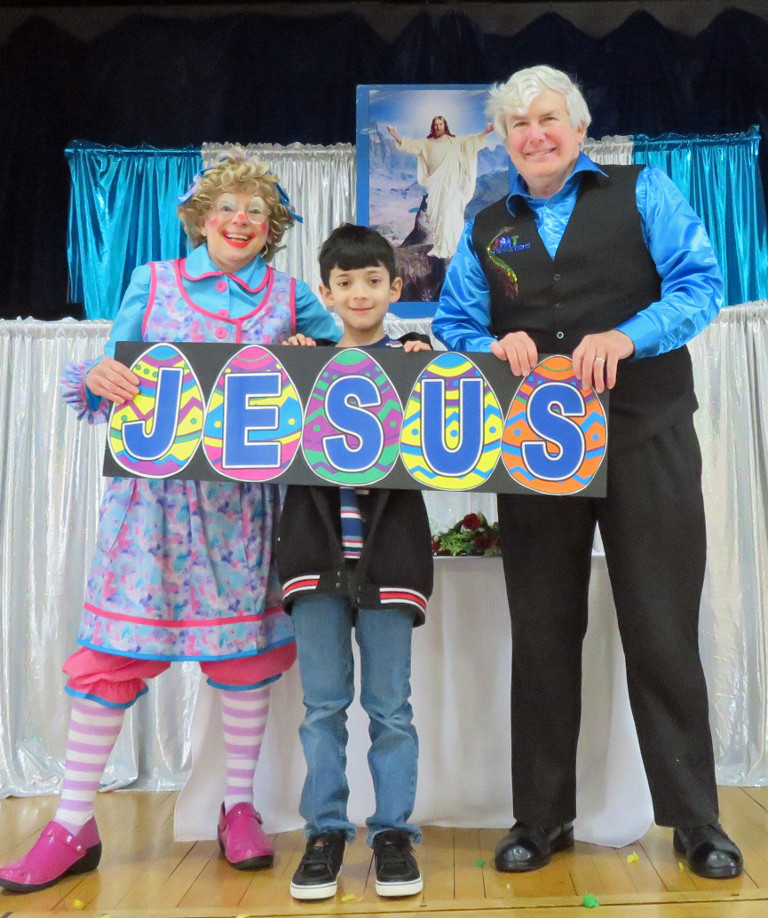 Rainbow, an audience member, and Mr. T with a sign saying "Jesus"